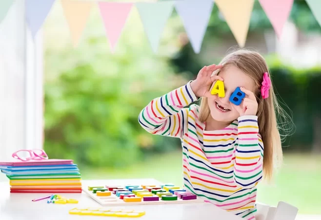 6 تا از مزیت‌های دو‌زبانه شدن کودکان 